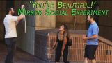 ‘You’re Beautiful!’ — Spejl socialt eksperiment