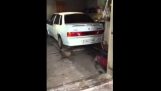 Jak parkovat 2 automobily v jedné garáži