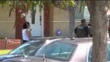 USA: N. Marshals South Gate hyökkäys poliisi Watcher. Tuhoaa hänen matkapuhelin