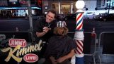 जिम Carrey देता है लोग कटोरा हॉलीवुड Blvd पर कटौती
