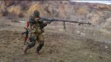 Rambo russo! Miliziano riprese da anticarro semiautomatico fucile PTRS-41