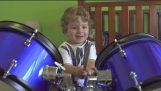 2 años de edad niño del tambor!