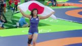 Japanische Turnerin Ringen dankte Trainer