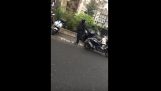Ladrões de moto Thrasytatoi em plena luz do dia em Londres