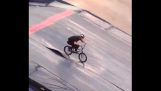 Vaikuttava hyppää BMX Ryan Williams