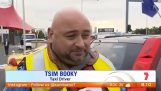 Melbourne trolarei TV istasyonunda Yunan taksi şoförü