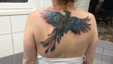 Tatuering med flygande phoenix