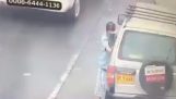Οδηγός σταματά κλέφτη με την πόρτα του φορτηγού του