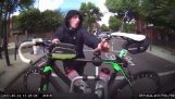 Tentativa de furt de biciclete de la mașină