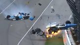 Látványos baleset az IndyCar versenyen