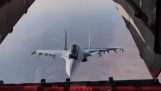 El piloto de un Su-30 llegó a saludar