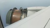 Самолет теряет часть своего полета в двигателе