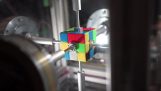 Solving a Rubik's Cube at 0,38 seconds