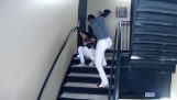 Den baseballspiller Danry Vasquez optaget på video slå sin kæreste