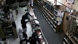 El robo de tienda de 50 armas en Texas