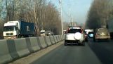 危险超车造成事故 (俄罗斯)