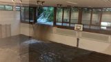 Gym pool verandert in vloed (Zwitserland)