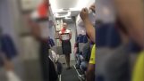 Βραζιλιάνοι οπαδοί στο αεροπλάνο