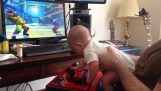Un bébé de six mois de finition Street Fighter
