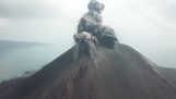 Nagy kitörés a vulkán Krakatau Indonézia