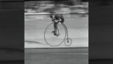 1928 yılında eski bisikletleri ile yarış