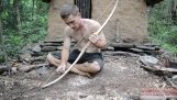 At lave en bue og pile med primitive redskaber
