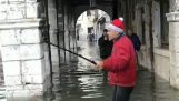 Selfie in Venedig während der Flut