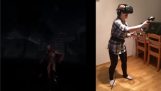 Момиче паника в виртуална реалност игра