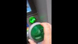 Turist kartı hırsızlığı aygıt Viyana ATM içinde bulur
