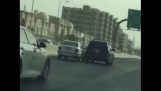 Duel auta v Saúdské Arábii