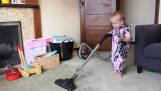 Как да направите едно бебе да чисти къщата