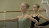 殘酷的競爭中在俄羅斯頂尖的芭蕾舞學校
