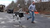 Място: Нови четири крака робот от Бостън динамика