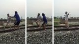 Demiryolu için şok edici intihar girişimi