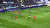 Fire passerer forsvarere Lionel Messi med usannsynlig tremannsrom