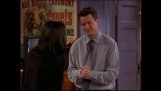 O Chandler explica flertando