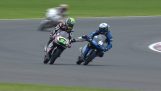 Trefning mellom to motorsykkel ryttere i MotoGP