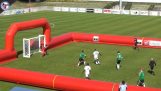 Een spectaculaire doelpunt tijdens een voetbalwedstrijd voor blinden