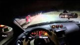 piloto perigoso faz slalom entre os carros em 200 kmh