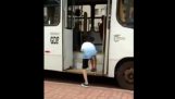 Failed păcăleală în autobuz