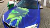 The BMW with the colors of the Hulk
