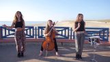 Tre kvinder synge hits af sommeren