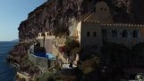 Guidare con un drone in Santorini