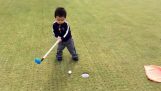 Temperamentsfuld barn spille golf