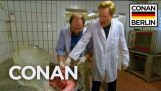Conan s’entraîne devenir un maître de la saucisse