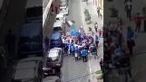 Rivals fans mødes på vejen (Italien)