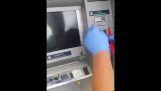 Meccanismo in furto di carta ATM
