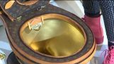 金色馬桶蓋在路易威登的字母組合包的售價為$ 100,000
