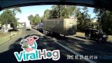 Truck unohtaa perävaunusta (Australia)