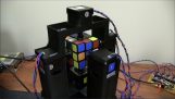 세계에서 가장 빠른 매직 큐브 해결 로봇